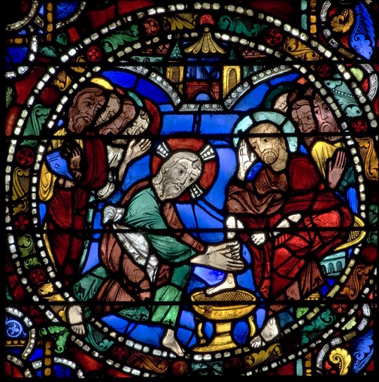 Detalj iz katedrale u Chartresu - Krist pere učenicima noge. 