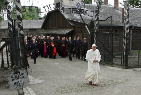 Papa Benedikt XVI u Auschitzu 2006./Foto: NBC News