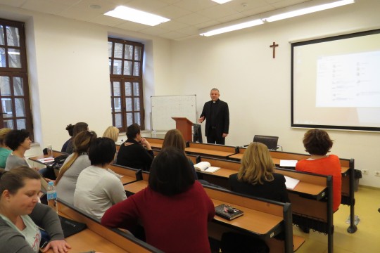 Rektor Tanjić sa studentima preddiplomskog sveučilišnog studija sestrinstva