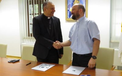Sklopljen sporazum o suradnji između Hrvatskog katoličkog sveučilišta i Isusovačke službe za izbjeglice