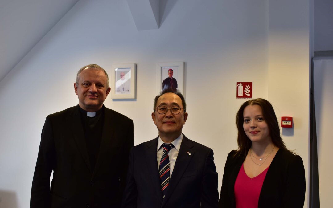 Nj.E. g. Hong Sungwook, veleposlanik Republike Koreje u Hrvatskoj, održao predavanje na HKS-u